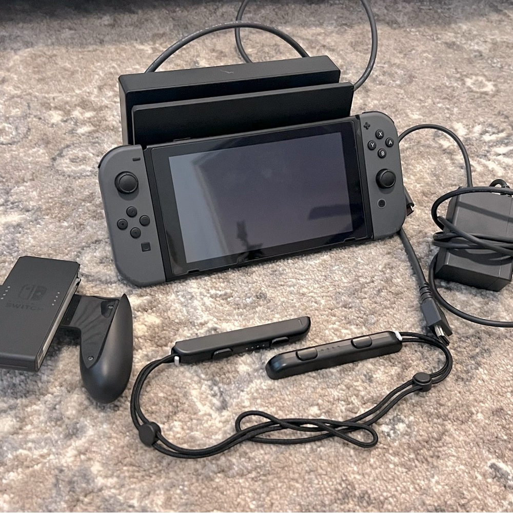**NINTENDO SWITCH** Grey full set Console and dock, Used-Like New